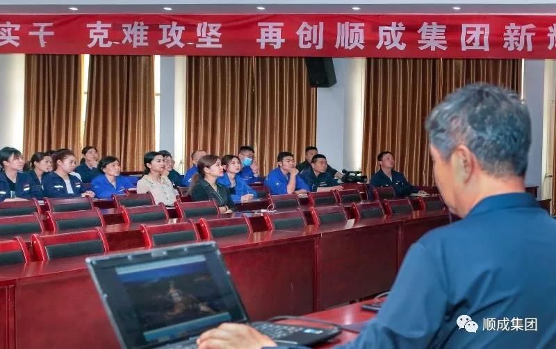 河南尊龙凯时集团举行通讯员摄影手艺培训班